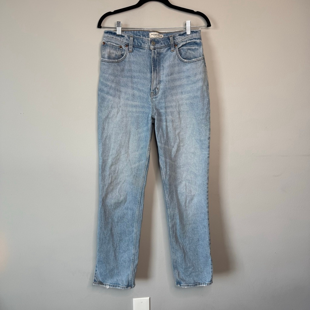 Abercrombie & Fitch 90s Straight Ultra High Rise Light Wash Curve Love Jeans
